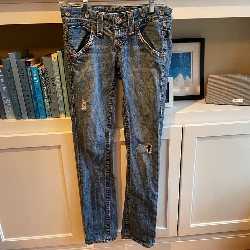 VINTAGE True Religion low rise distressed size 26 jeans -